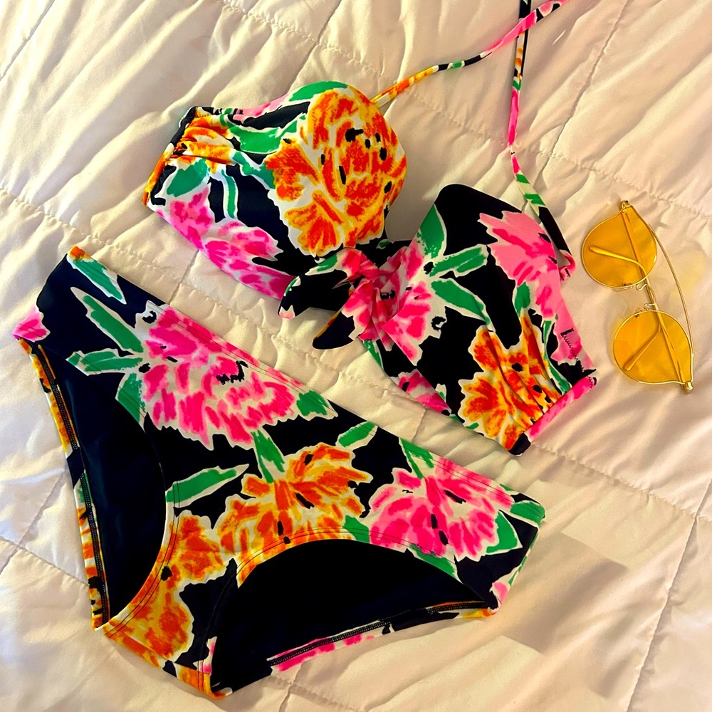 Floral Bikini 🌺